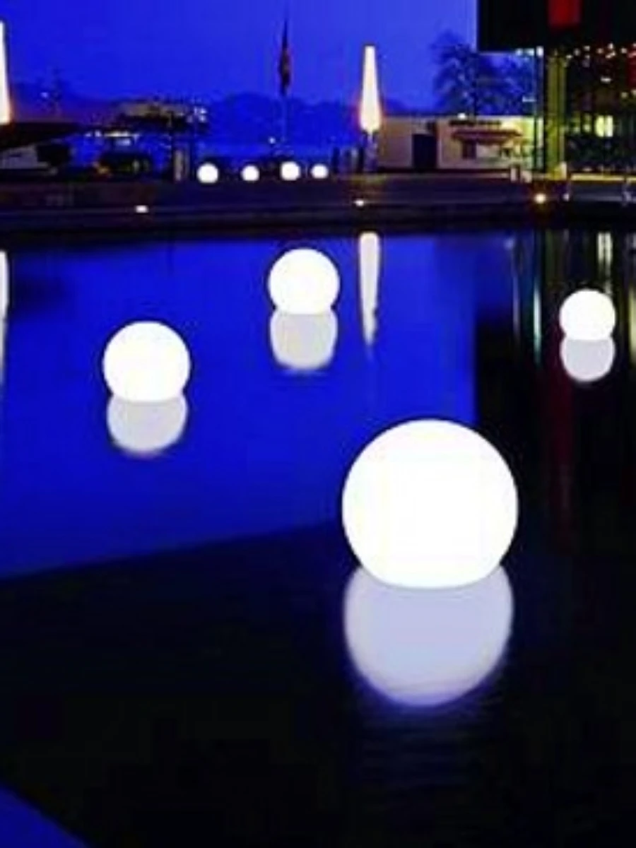 Яркая красивая светодиодная подсветка RGB может заряжать рабочее управление с помощью дистанционного шарового освещения в помещении или на улице
Яркая красивая светодиодная подсветка RGB может заряжать рабочее управление с помощью дистанционного шарового освещения в помещении или на улице