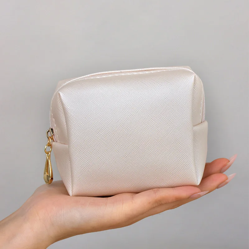 1pcs Mini Pu Purse Ins Fashion Makeup Bag Simple Modern Women's Daily Party Travel Waterproof Portable Lipstick Storage Bag
1pcs Mini Pu Purse Ins Fashion Makeup Bag Simple Modern Women's Daily Party Travel Waterproof Portable Lipstick Storage Bag