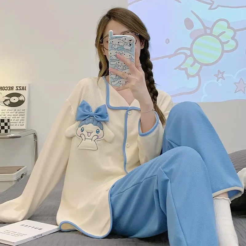 Пижама Cinnamoroll с рисунком, кавайная Пижама Sanrio My Melody, новинка на весну и осень, кардиган с длинными рукавами и вафельным узором, домашняя одежда
Пижама Cinnamoroll с рисунком, кавайная Пижама Sanrio My Melody, новинка на весну и осень, кардиган с длинными рукавами и вафельным узором, домашняя одежда