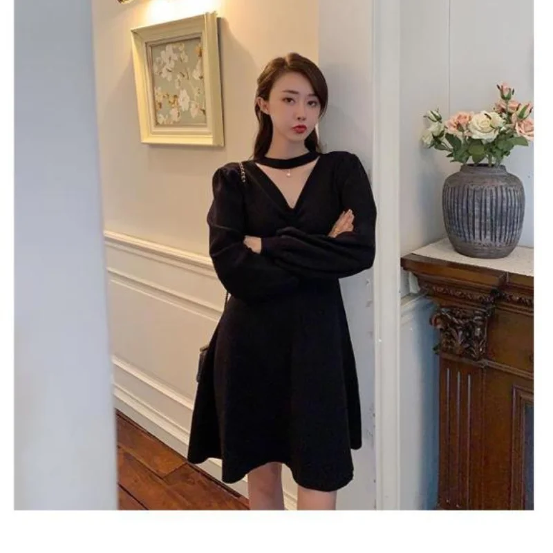 

Hepburn Style Dress Women's Autumn Winter Korean Elegant Edition Celebrity Vintage V-neck Waist Knitted A-line Skirt Trend