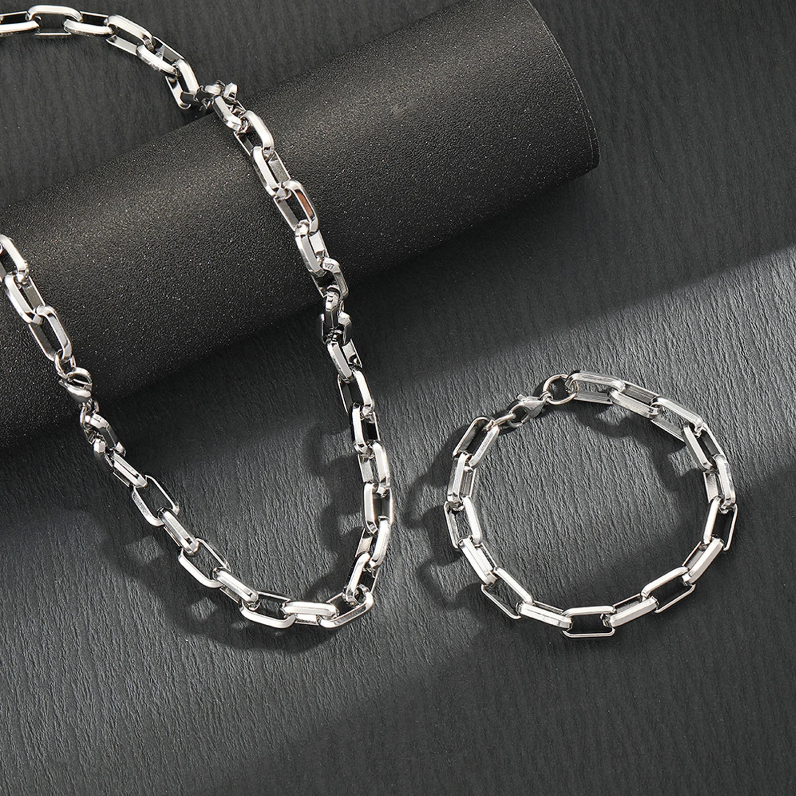 Men's titanium steel Cuban necklace, stainless steel twist bracelet, fashionable clavicle chain
Men's titanium steel Cuban necklace, stainless steel twist bracelet, fashionable clavicle chain