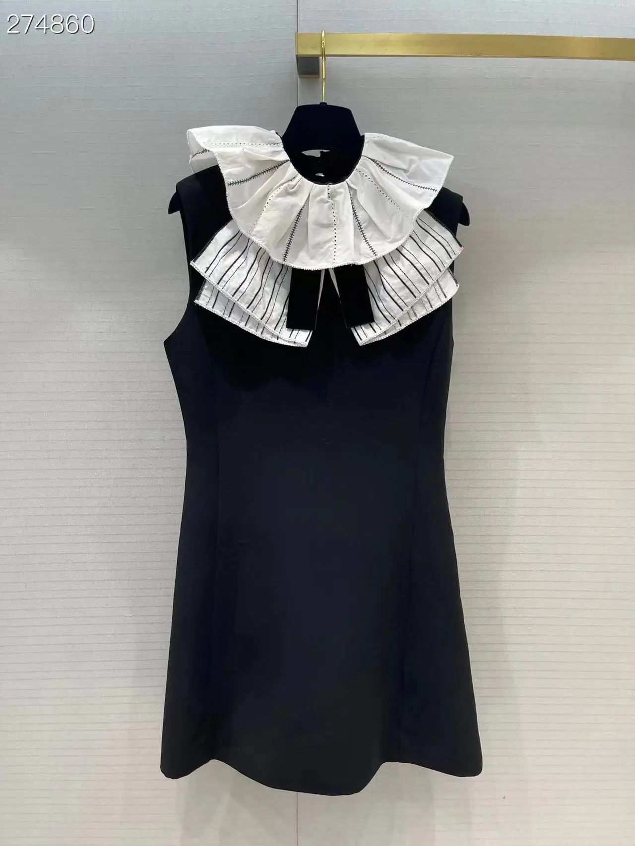 Fyion Fashion Runway 2022 Summer Vintage Dress Women Sleeveless Ruffles Collar High Quality Elegant Mini Black Dresses
Fyion Fashion Runway 2022 Summer Vintage Dress Women Sleeveless Ruffles Collar High Quality Elegant Mini Black Dresses