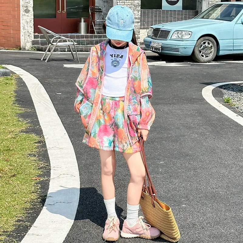 Girls 2024 new sunscreen set children's summer foreign style Internet celebrity sunscreen clothes jacket shorts two-piece set
Girls 2024 new sunscreen set children's summer foreign style Internet celebrity sunscreen clothes jacket shorts two-piece set