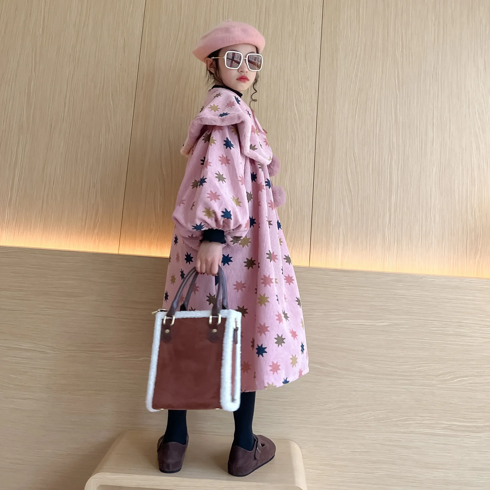 2023 Autumn/Winter New Line Girls' Large Collar Edge Dress for Girls' Parent-child Dress Lantern Long Sleeve Loose Thick Coat
2023 Autumn/Winter New Line Girls' Large Collar Edge Dress for Girls' Parent-child Dress Lantern Long Sleeve Loose Thick Coat