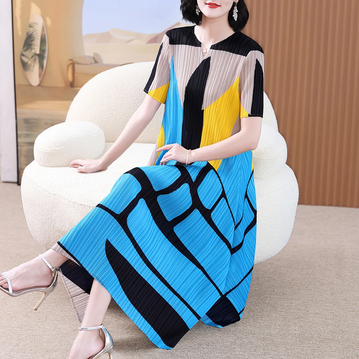 

Miyake Loose Plus Size Slim Colorblocking Print Short-sleeved Fashion Temperament Swing Dress Pleated Dress 2024 Early Spring