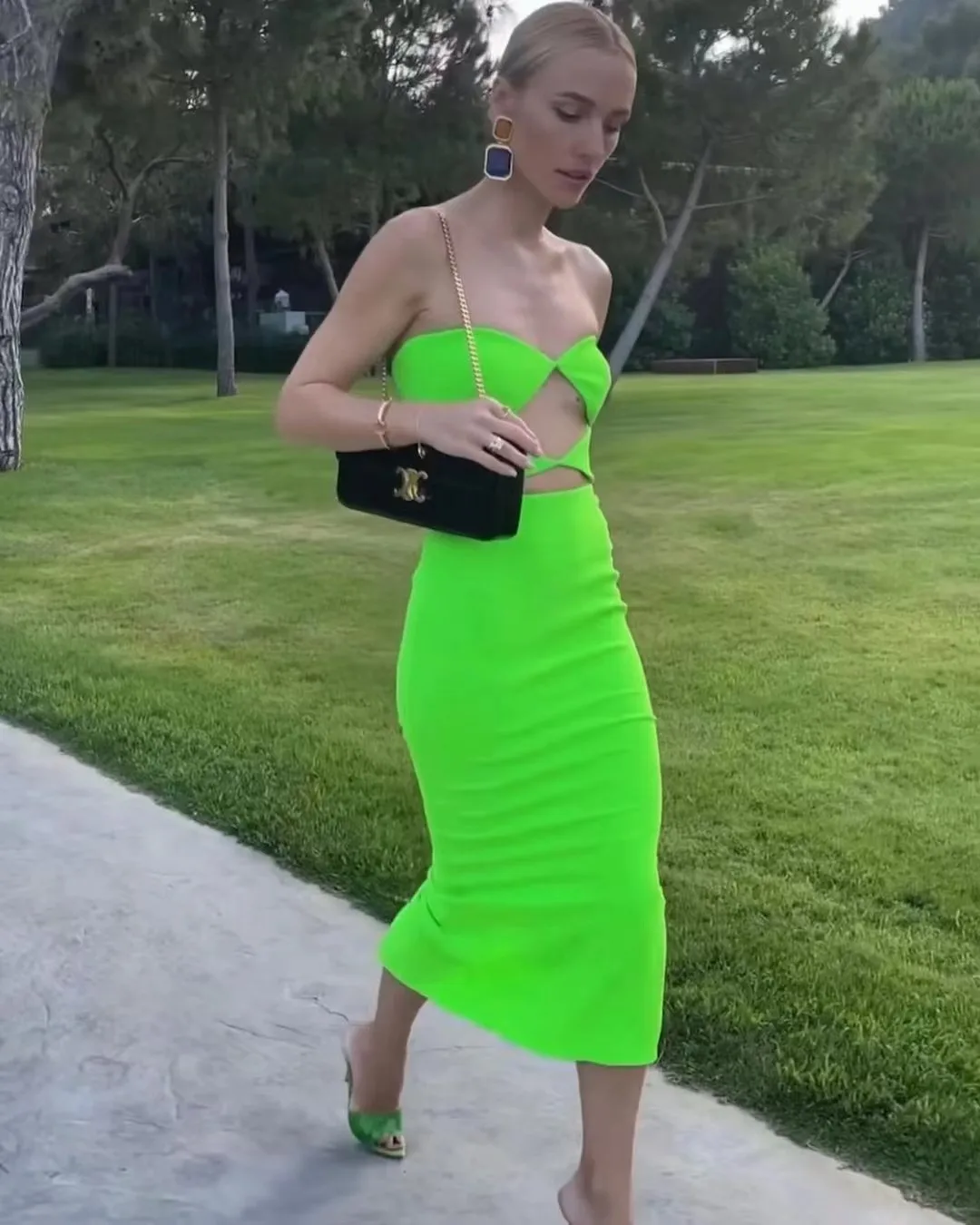 Женское летнее модное персонализированное платье с бюстгальтером, ажурное ФЛУОРЕСЦЕНТНОЕ зеленое платье, 2024
Женское летнее модное персонализированное платье с бюстгальтером, ажурное ФЛУОРЕСЦЕНТНОЕ зеленое платье, 2024