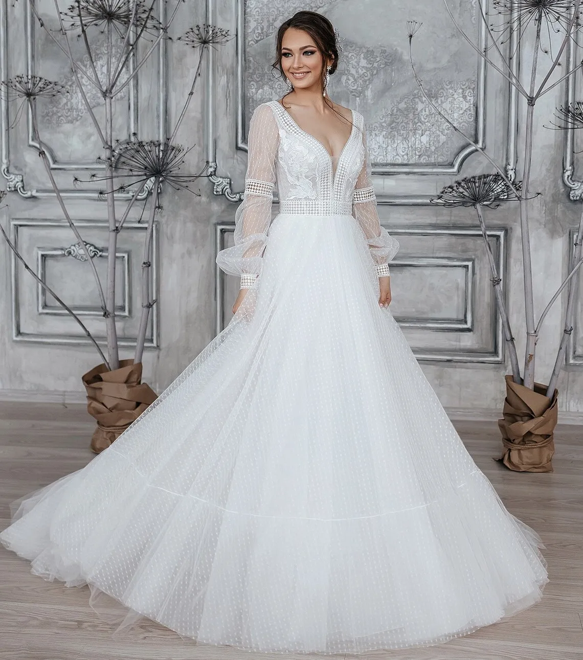 Boho Polka Dot Tulle Wedding Dresses 2023 Long Sleeves Lace Deep V Neck Illusion Bridal Gowns Elegant Button Back Bride Dress
Boho Polka Dot Tulle Wedding Dresses 2023 Long Sleeves Lace Deep V Neck Illusion Bridal Gowns Elegant Button Back Bride Dress