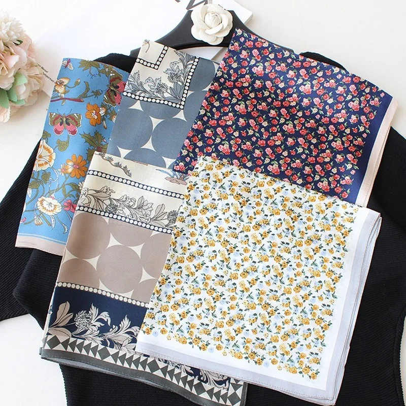 Elegant High-end Women's Exquisite Simple Floral Print Quality Plain Satin Silk Versatile Small Square Scarf
Elegant High-end Women's Exquisite Simple Floral Print Quality Plain Satin Silk Versatile Small Square Scarf