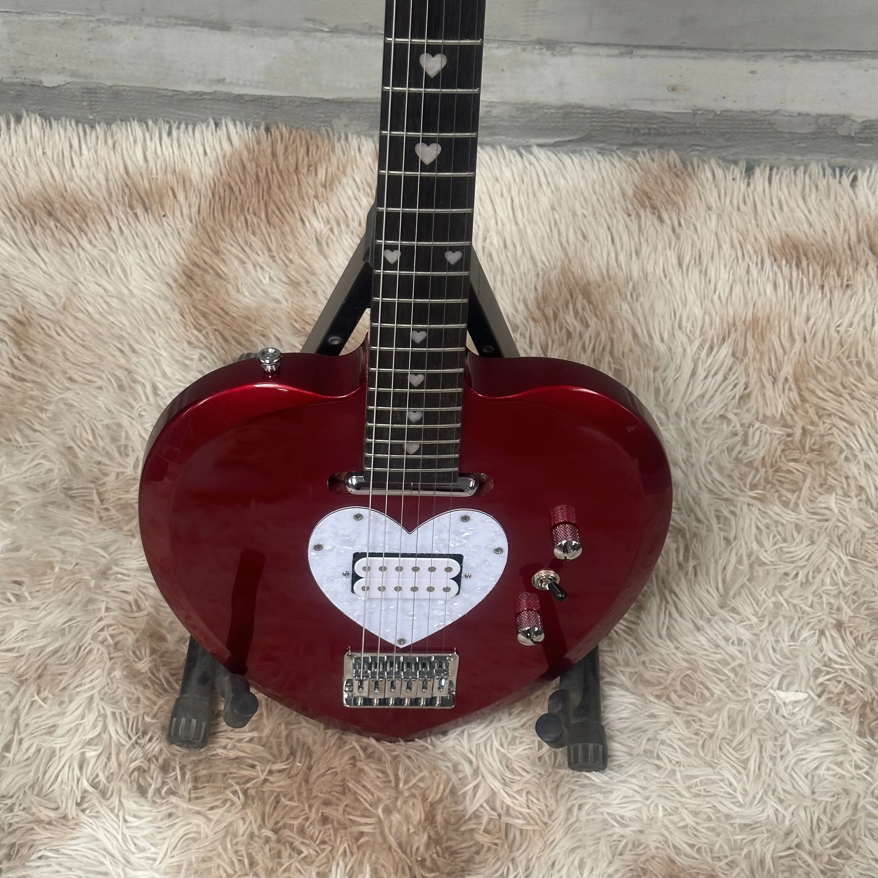 NEW Love Split Electric Guitar Metal Red Body Pearl White Heart Shaped Guard free ship
NEW Love Split Electric Guitar Metal Red Body Pearl White Heart Shaped Guard free ship