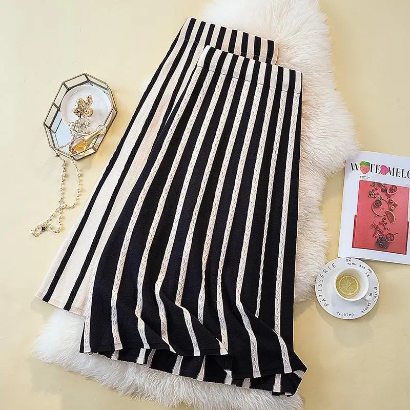 Black Striped Knitted Long Elegant High-Waisted Women'S Spring Autumn Winter Skirts Korean Style Fashion 2022 Harajuku Clothes
Black Striped Knitted Long Elegant High-Waisted Women'S Spring Autumn Winter Skirts Korean Style Fashion 2022 Harajuku Clothes