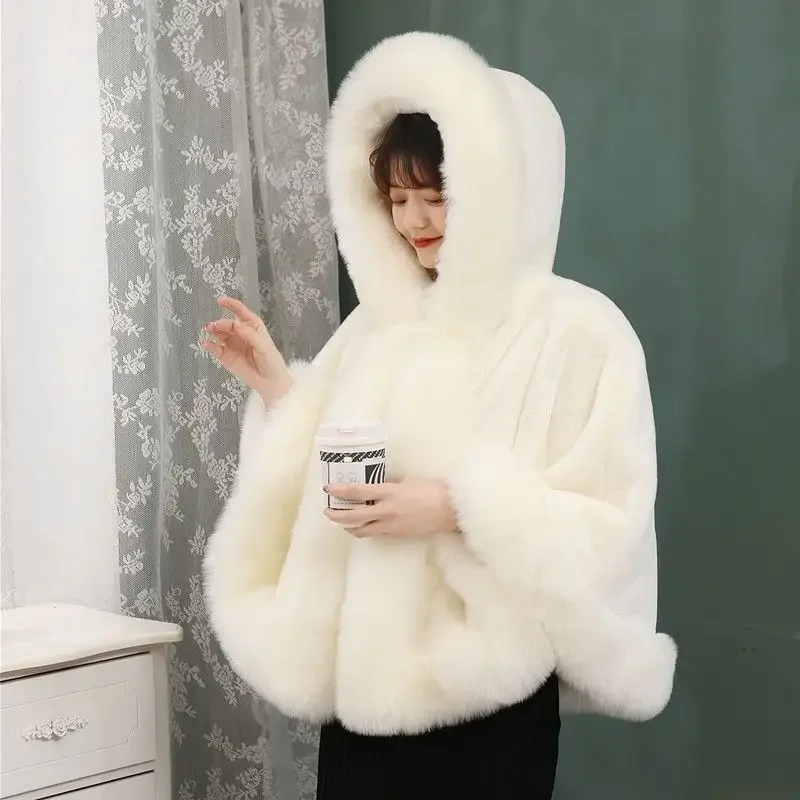 2023 New Solid Color Women Wrap Fur Casual Stylish Skirt Shawl Female Winter Scarf with Faux Fur Mid-length Hot Sale Cape T83
2023 New Solid Color Women Wrap Fur Casual Stylish Skirt Shawl Female Winter Scarf with Faux Fur Mid-length Hot Sale Cape T83