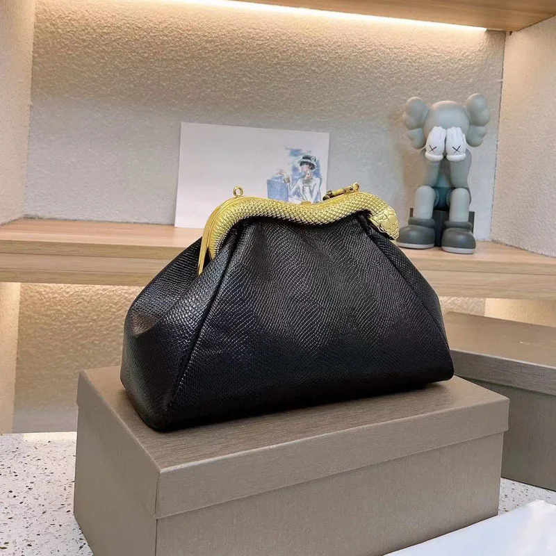 Luxury Brand Women's Shoulder Bag Crossbody Snake Head Button Clutche Y2k Chain Trendy Fashion Street Shooting Office Commuting
Luxury Brand Women's Shoulder Bag Crossbody Snake Head Button Clutche Y2k Chain Trendy Fashion Street Shooting Office Commuting