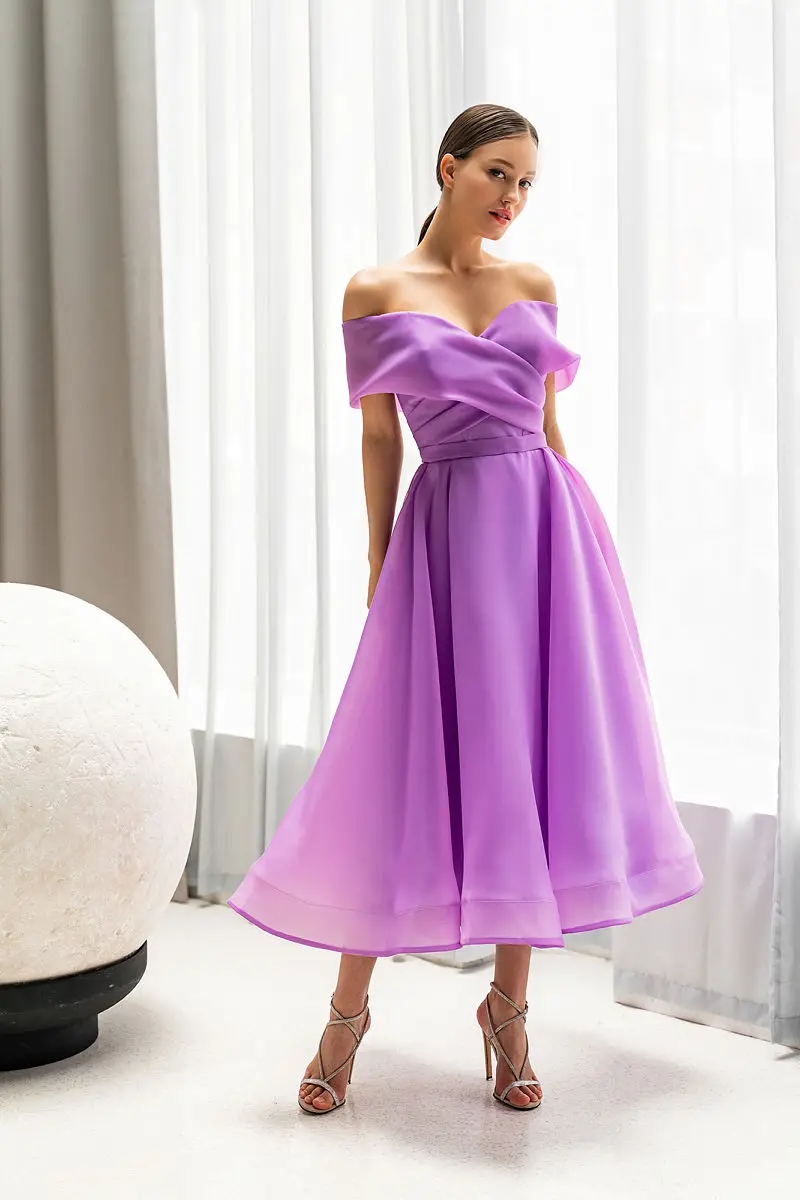 

Off Shoulder Tulle Bridesmaid Dress 2024 Champagne V Neck A Line Bridesmaid Gown for Wedding Tea Length Midi Formal Party Dress