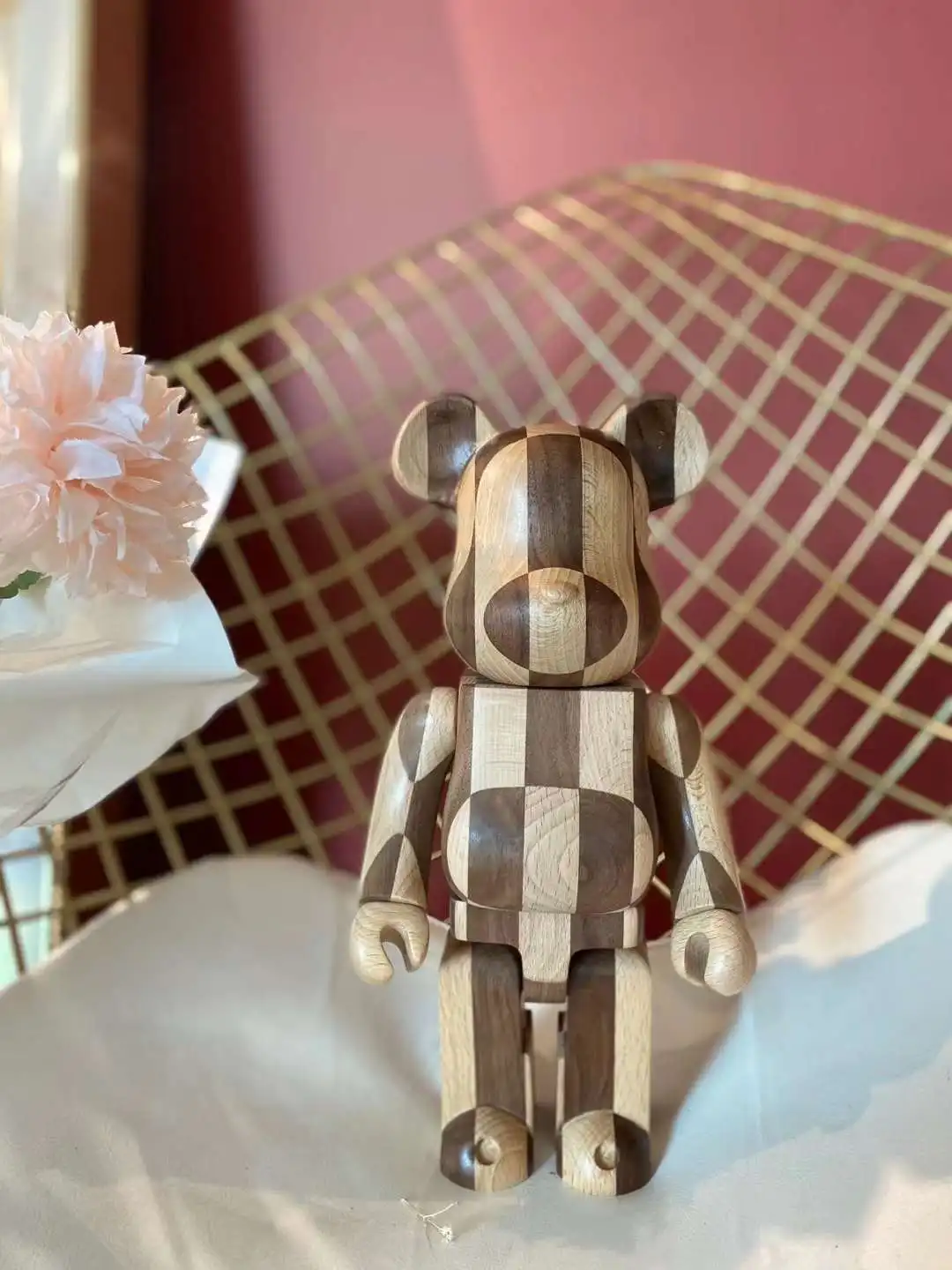 Bearbrick 400%, продольные шахматные вертикальные шахматы каримоку, деревянные строительные блоки, медведь, 11 дюймов, суставы могут вращаться, коллекционная фига
Bearbrick 400%, продольные шахматные вертикальные шахматы каримоку, деревянные строительные блоки, медведь, 11 дюймов, суставы могут вращаться, коллекционная фига