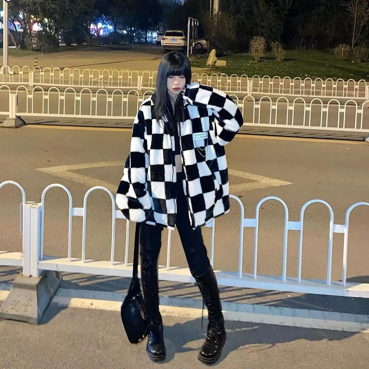 

New Black-and-white Checkerboard Thickened Imitation Lamb Fur Collar Coat Female Casual Loose Joker Coat In Autumn And Winter