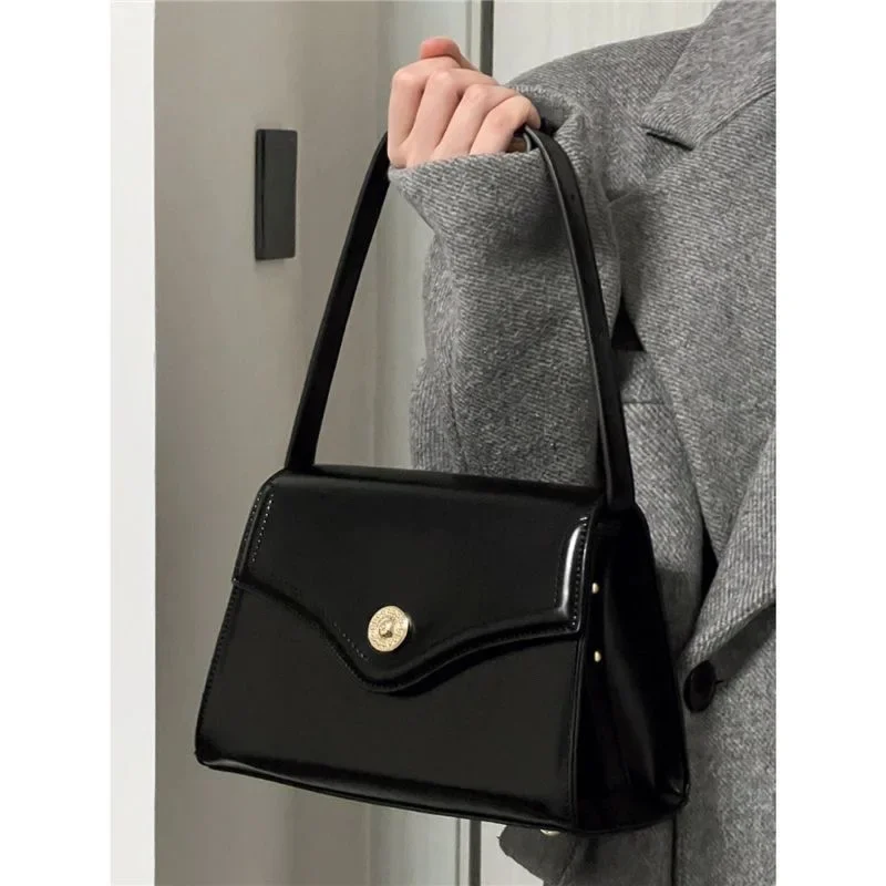 2023 New Women's Buckle High Capacity Underarm Bag Designer Advanced Texture Ladies Handbag Black PU LeatherSingle Shoulder Bag
2023 New Women's Buckle High Capacity Underarm Bag Designer Advanced Texture Ladies Handbag Black PU LeatherSingle Shoulder Bag