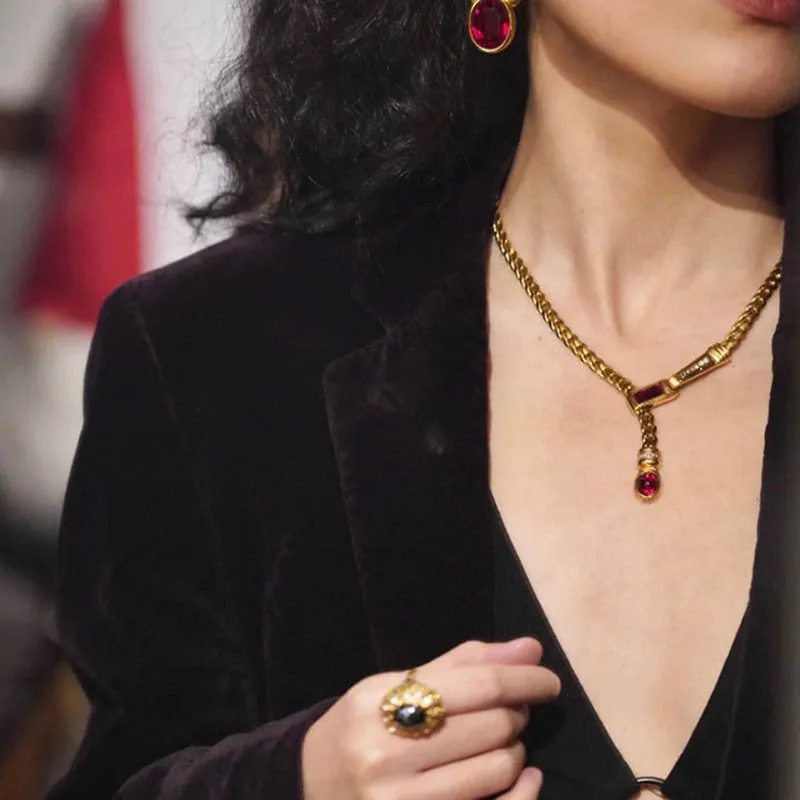 French medieval red glazed rhinestone classic snake-bone chain Y-shaped women's necklace
French medieval red glazed rhinestone classic snake-bone chain Y-shaped women's necklace