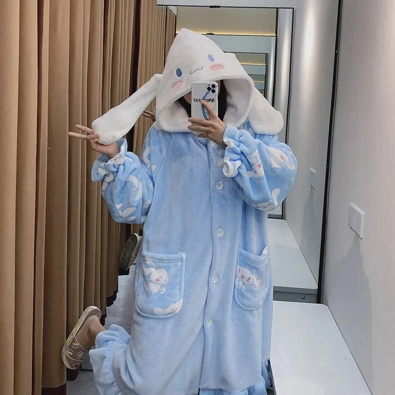 Kawaii Anime MINISO Cinnamoroll Robe Flannel Pajamas Coral Fleece Household Clothes Cute Girl Christmas Gift for Girlfriend
Kawaii Anime MINISO Cinnamoroll Robe Flannel Pajamas Coral Fleece Household Clothes Cute Girl Christmas Gift for Girlfriend