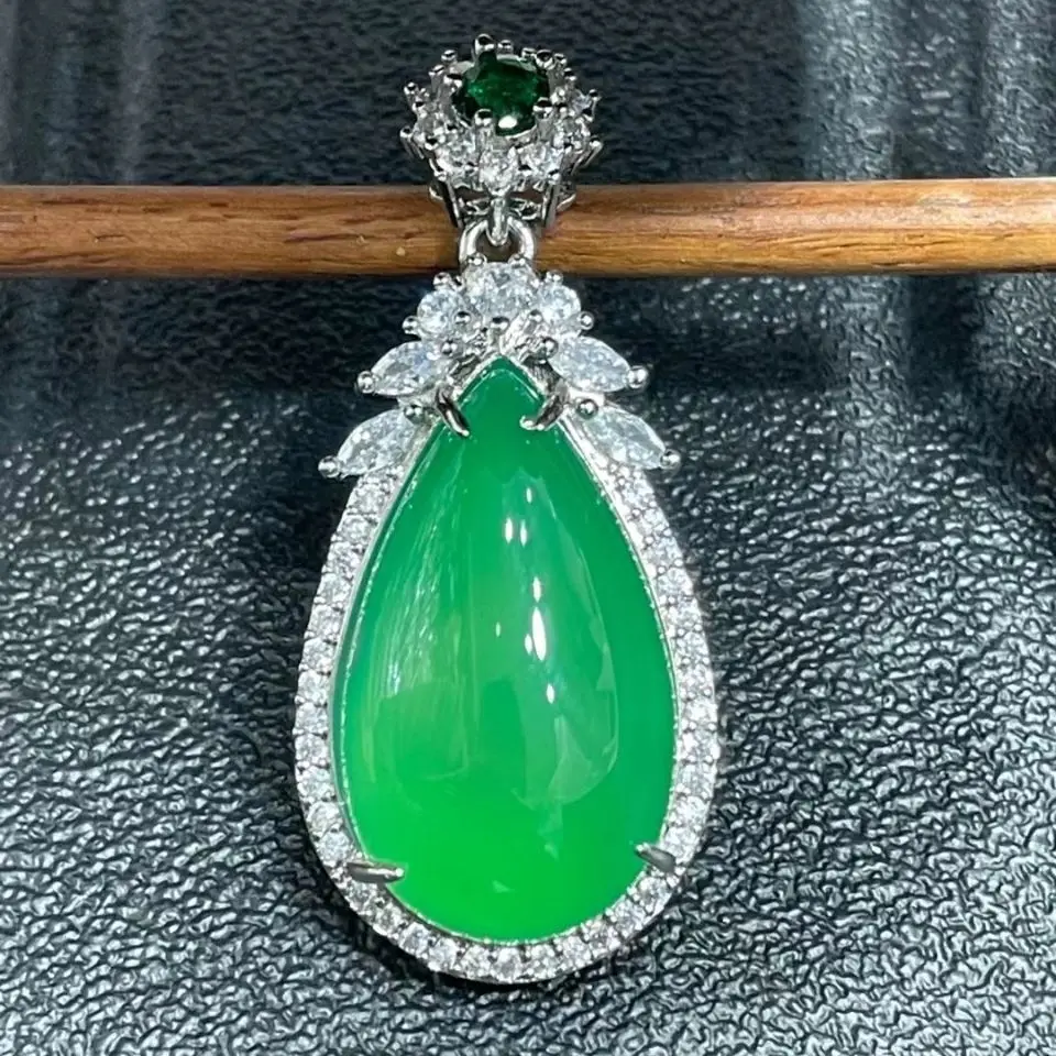 Natural Agate High Ice Chrysoprase Inlaid Water Drop Pendant for Women's Watertight Pendant Jewelry
Natural Agate High Ice Chrysoprase Inlaid Water Drop Pendant for Women's Watertight Pendant Jewelry