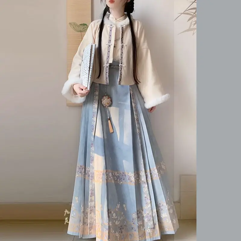 2024 утолщенная Женская плюшевая юбка hanfu в китайском стиле Хань элемент с изображением лошади Женский Повседневный осенне-зимний стильный комплект hanfu
2024 утолщенная Женская плюшевая юбка hanfu в китайском стиле Хань элемент с изображением лошади Женский Повседневный осенне-зимний стильный комплект hanfu