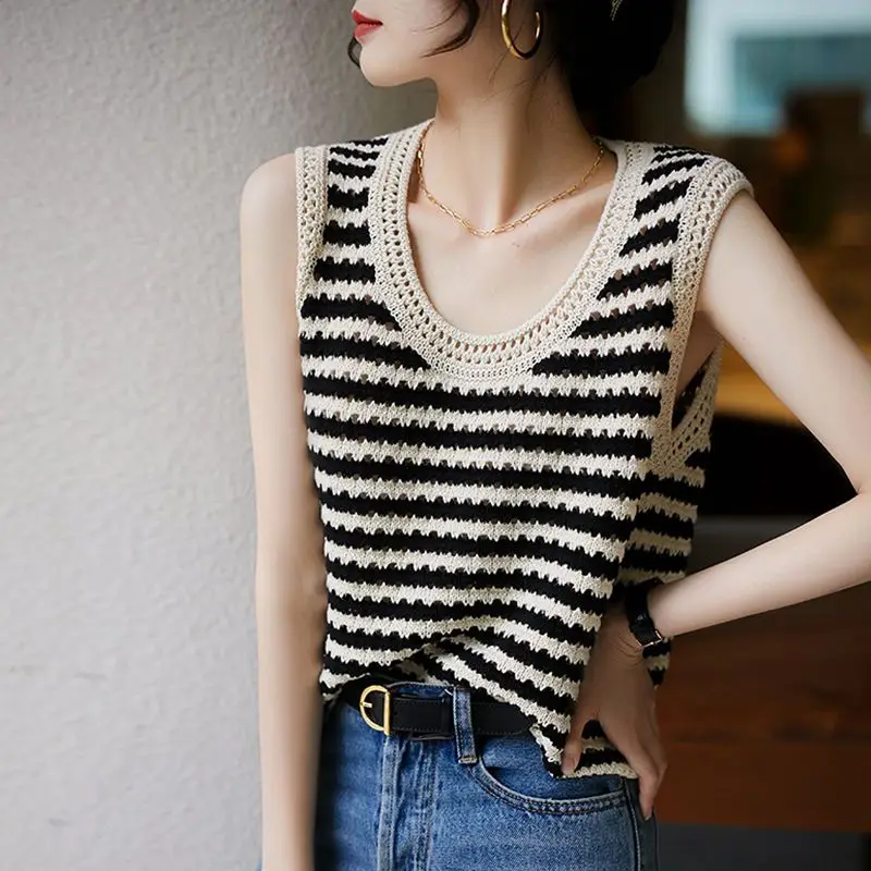 Women 2024 Summer Fashion Hollow Out Striped Vest Female O-neck Knitted Tanks Tops Ladies Loose Sleeveless Suspender Tops H59
Women 2024 Summer Fashion Hollow Out Striped Vest Female O-neck Knitted Tanks Tops Ladies Loose Sleeveless Suspender Tops H59