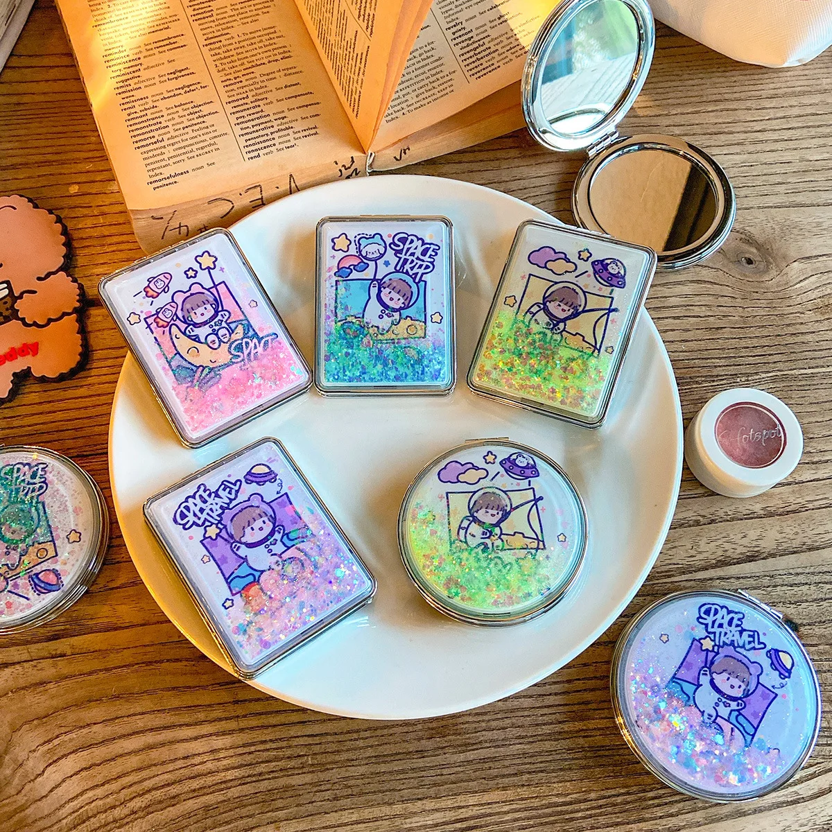 L421 Mini Makeup Compact Pocket Cartoon Mirror Portable Two-side Folding Make Up Mirror Women Cosmetic Mirrors for Gift
L421 Mini Makeup Compact Pocket Cartoon Mirror Portable Two-side Folding Make Up Mirror Women Cosmetic Mirrors for Gift