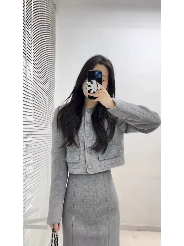 Korean Style Women's Suit Jacket Skirt Set High-end Age-reducing Elegant Office Lady Short Suit Coat Long Skirt Two-piece Set
Korean Style Women's Suit Jacket Skirt Set High-end Age-reducing Elegant Office Lady Short Suit Coat Long Skirt Two-piece Set