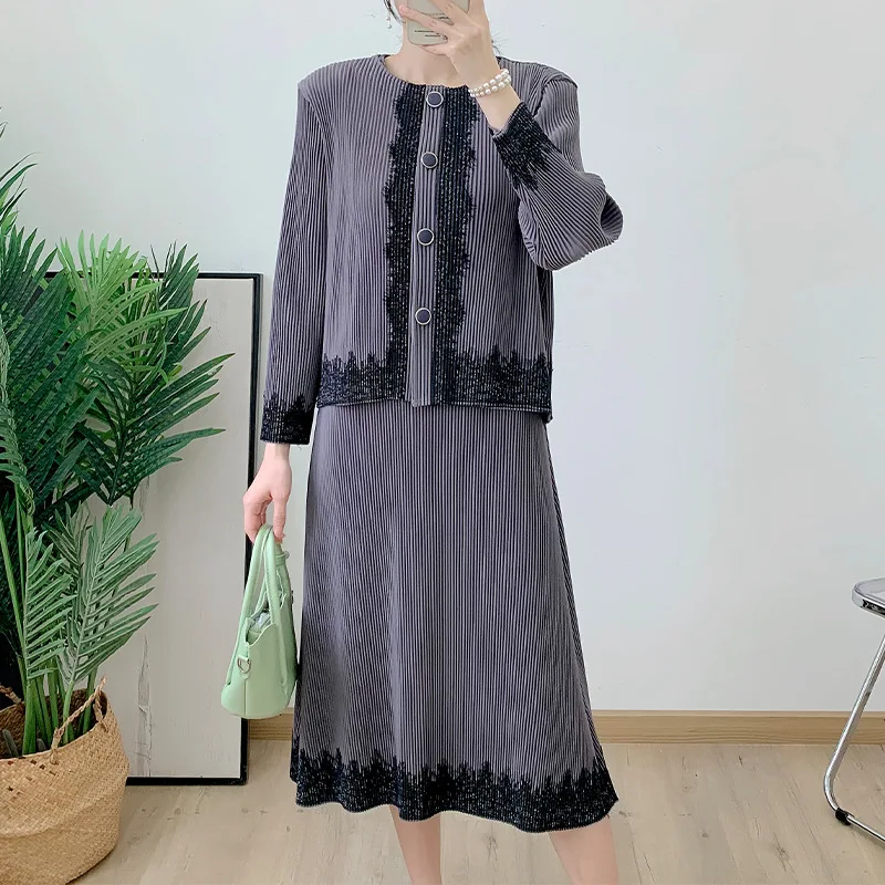 Женский плиссированный комплект из двух предметов, Элегантная Модная облегающая универсальная кофта и платье на бретелях, Осень-зима 2023
Женский плиссированный комплект из двух предметов, Элегантная Модная облегающая универсальная кофта и платье на бретелях, Осень-зима 2023