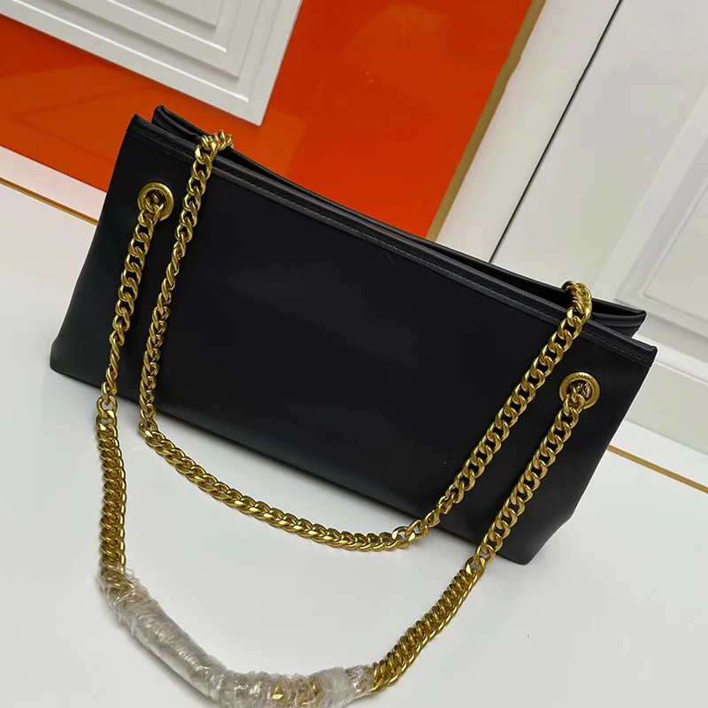 Design vintage cowhide chain shoulder bag women's new dumpling bag fashion luxury multi-functional large capacity underarm bag
Design vintage cowhide chain shoulder bag women's new dumpling bag fashion luxury multi-functional large capacity underarm bag