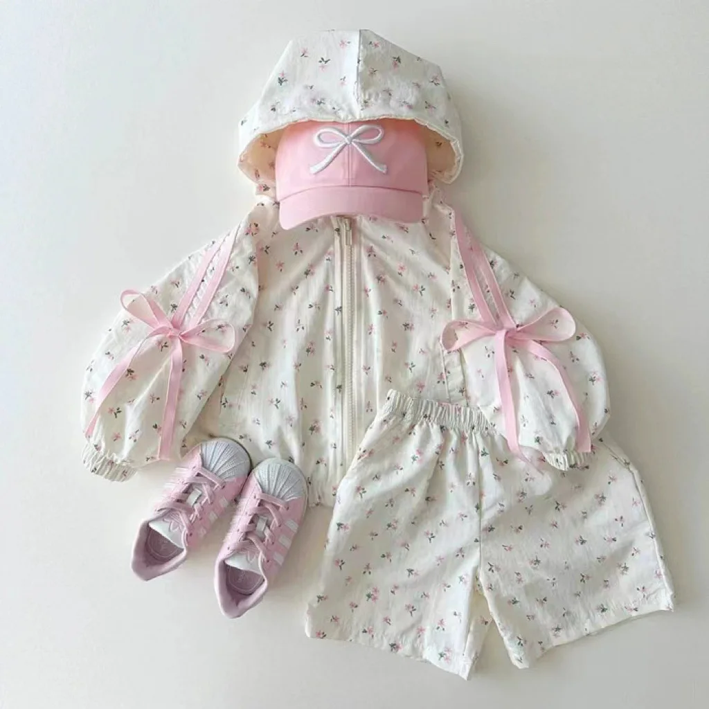 2024 Summer New Girls Long Sleeve Bow Sunscreen Jacket + Shorts 2pcs Suit Baby Hooded Cardigan Clothes Set Toddler Girl Outfits
2024 Summer New Girls Long Sleeve Bow Sunscreen Jacket + Shorts 2pcs Suit Baby Hooded Cardigan Clothes Set Toddler Girl Outfits