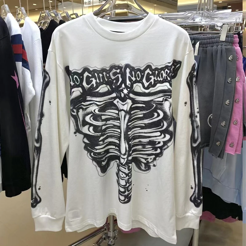 2024 Retro Wash Bone Print Round Neck Label 1:1 Long sleeved T-shirt Loose Couple Style
2024 Retro Wash Bone Print Round Neck Label 1:1 Long sleeved T-shirt Loose Couple Style