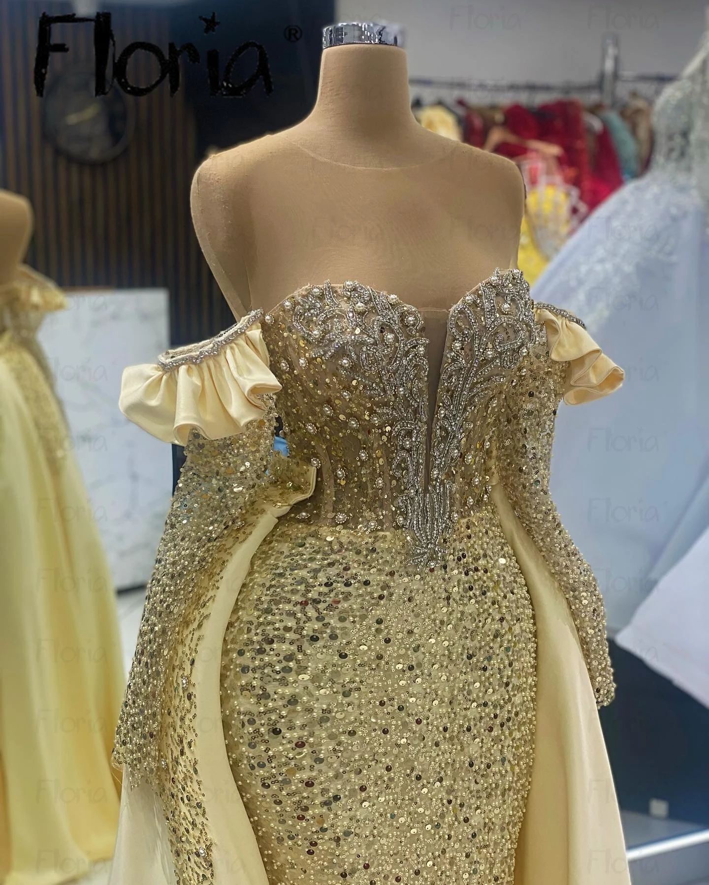 Luxury Two Pieces Gold Party Dress Dubai Sequins Off Shoulder Bridal Wedding Events Gowns with Detachable Train Arabic Prom Gown
Luxury Two Pieces Gold Party Dress Dubai Sequins Off Shoulder Bridal Wedding Events Gowns with Detachable Train Arabic Prom Gown