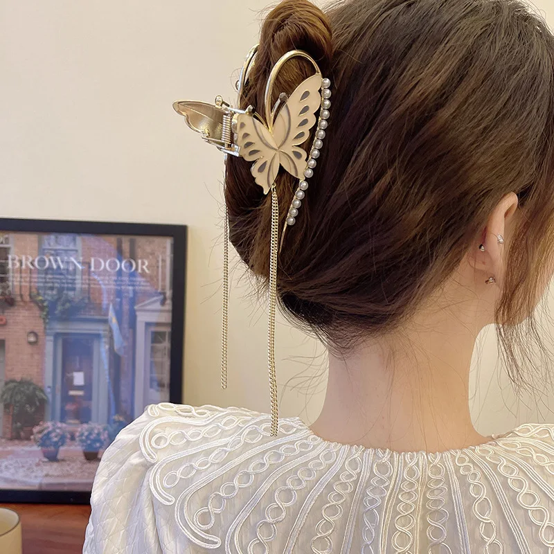 New Pearl Tassel Hair Claw simulation Butterfly Hair Clip for Women Ladies Fashion Ponytail Claw Clip ACCESSORI FOR GIRL tiara
New Pearl Tassel Hair Claw simulation Butterfly Hair Clip for Women Ladies Fashion Ponytail Claw Clip ACCESSORI FOR GIRL tiara