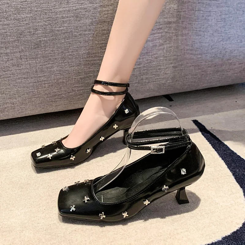 French Metal Square Toe One-word Buckle Mary Jane Shoes Autumn Temperament Thick High-heeled Silver Women's Shoes Black Heels
French Metal Square Toe One-word Buckle Mary Jane Shoes Autumn Temperament Thick High-heeled Silver Women's Shoes Black Heels