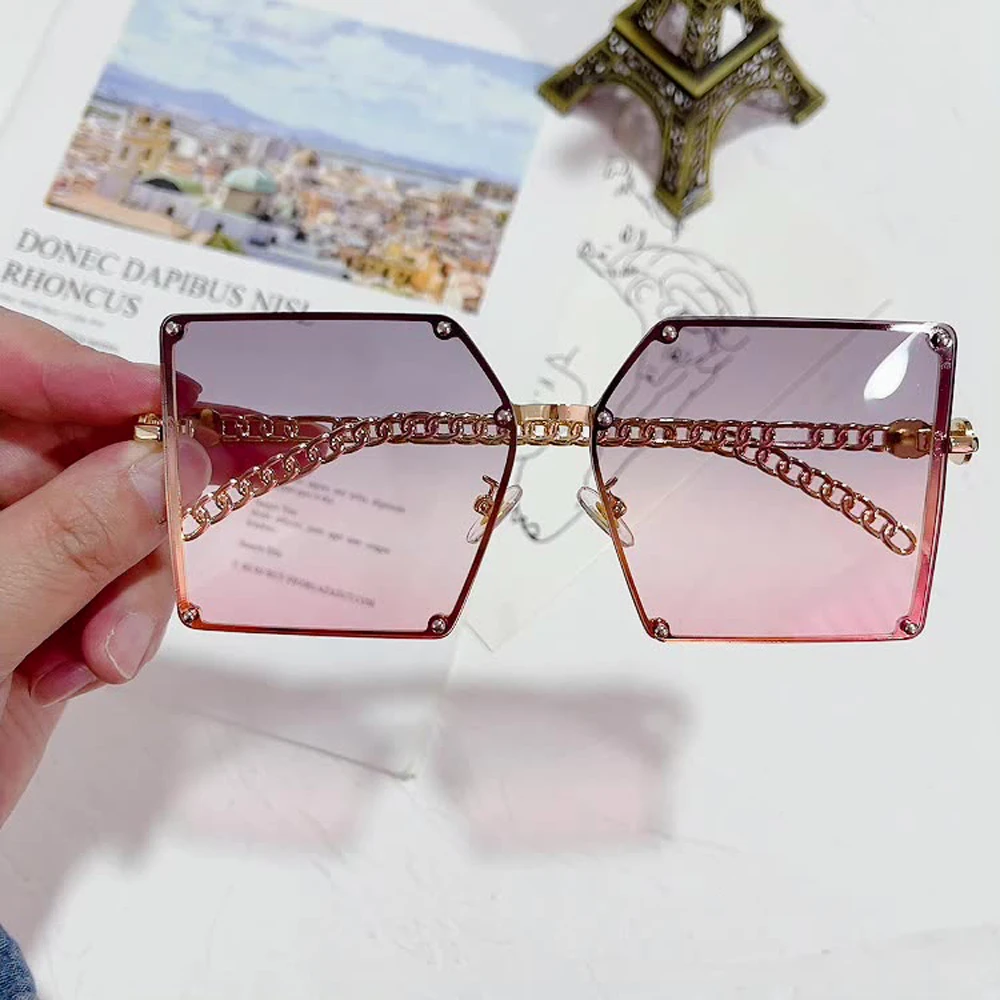 2023 New Fashion Oversize Gradient Sunglasses For Women Vintage Alloy Chain Frame Rivet Square Sun Glasses Female Elegant Shades
2023 New Fashion Oversize Gradient Sunglasses For Women Vintage Alloy Chain Frame Rivet Square Sun Glasses Female Elegant Shades