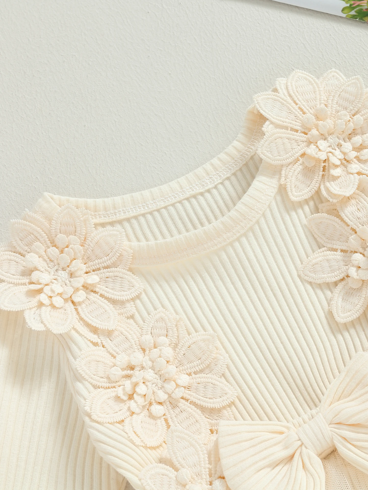 Baby Girls Floral Print Long Sleeve Romper Dress with Tulle Patchwork and Bow Detail for Daily Party Wear
Baby Girls Floral Print Long Sleeve Romper Dress with Tulle Patchwork and Bow Detail for Daily Party Wear