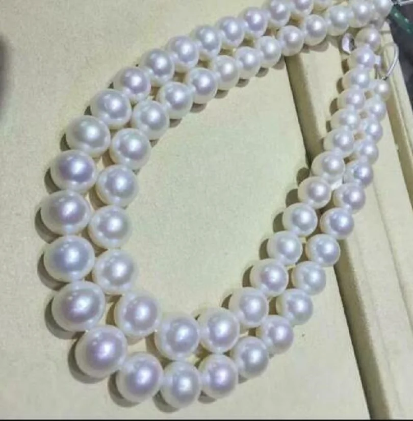 50 inch natural 10-11mm AAAA South China Sea white pearl necklace with 14k gold buckle
50 inch natural 10-11mm AAAA South China Sea white pearl necklace with 14k gold buckle