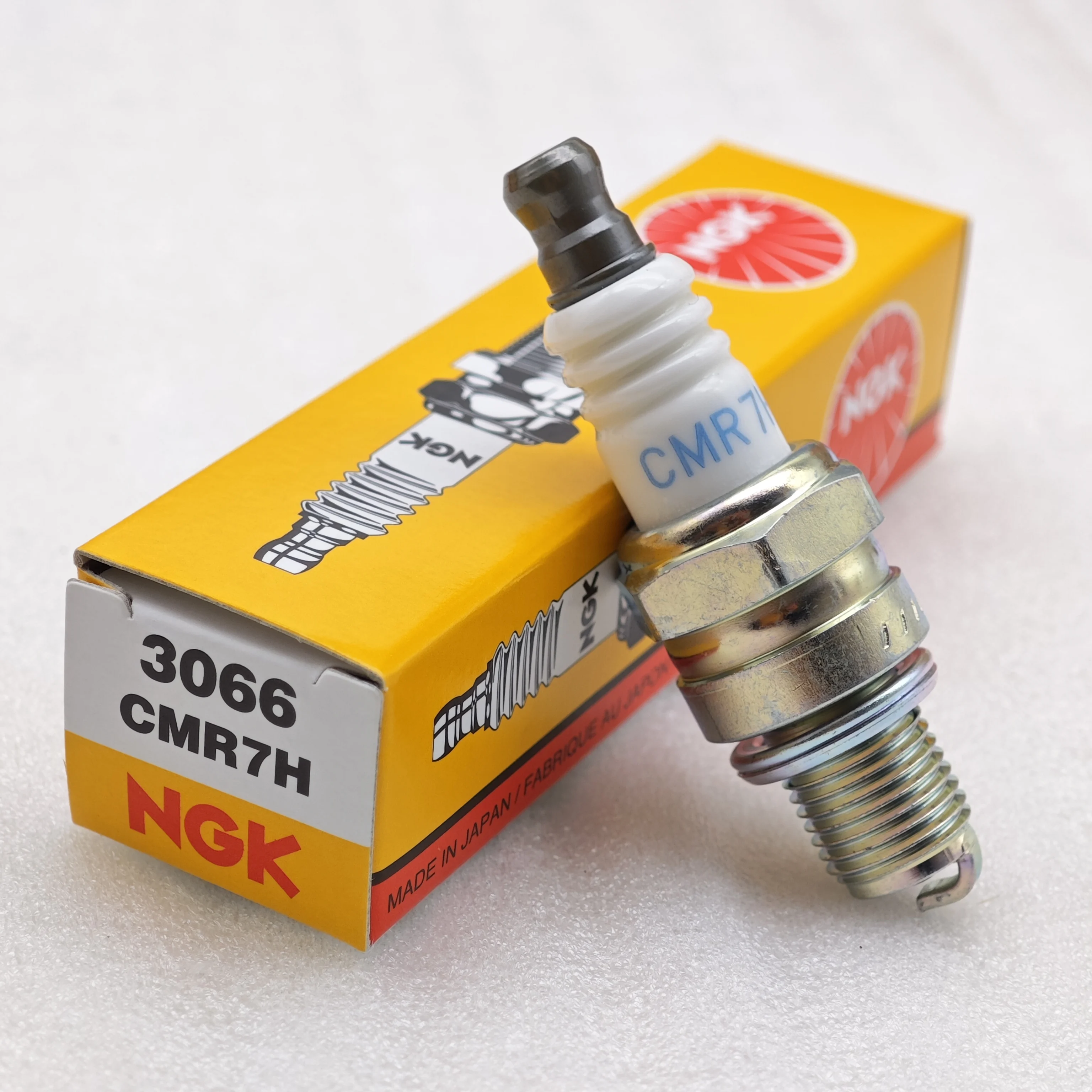 1pcs NGK Spark plug CMR7H 3066 is suitable for aircraft model yacht Green hedge mower Grass cutter Komatsu second flush cmr7
1pcs NGK Spark plug CMR7H 3066 is suitable for aircraft model yacht Green hedge mower Grass cutter Komatsu second flush cmr7