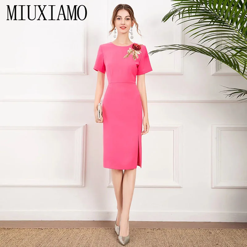MIUXIMAO 2022 High Quality Spring/ Summer Elegant Dress O-Neck Short Sleeve Appliques Fashion Long Slit Dress Women Vestide
MIUXIMAO 2022 High Quality Spring/ Summer Elegant Dress O-Neck Short Sleeve Appliques Fashion Long Slit Dress Women Vestide