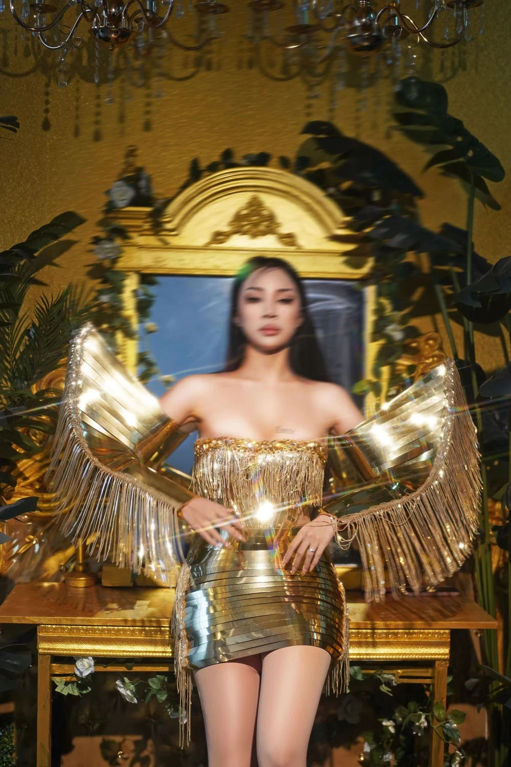 2023 New Sparkly Gold Sequins Rhinestones Exaggerated Sleeves Short Dress Performance Costume Women Prom Party Celebriate Dress
2023 New Sparkly Gold Sequins Rhinestones Exaggerated Sleeves Short Dress Performance Costume Women Prom Party Celebriate Dress
