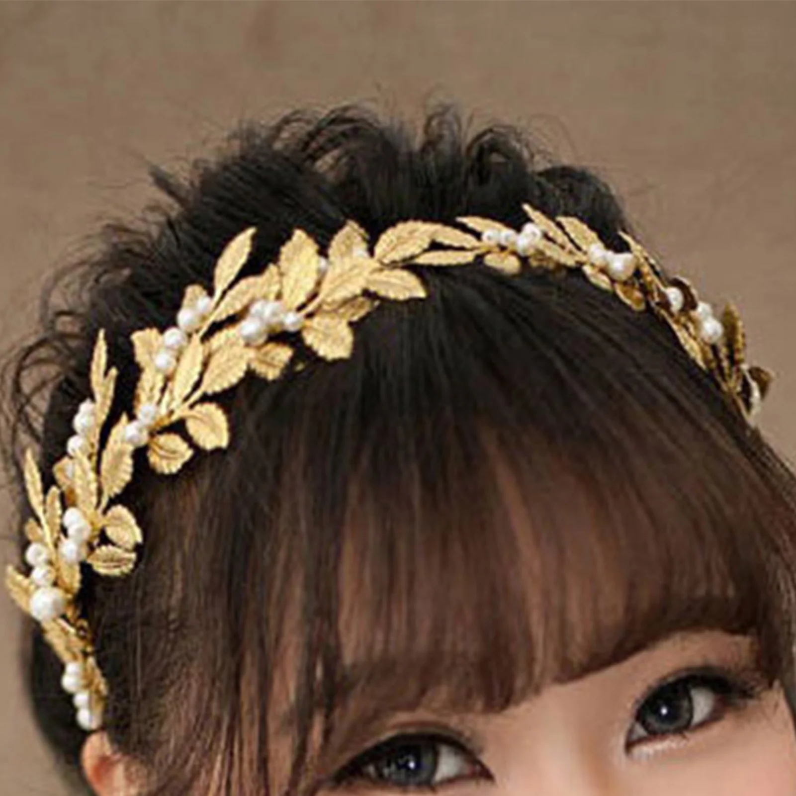 

Handmade Pearls Embellished Alloy Headdress Glossy Pearl Luxurious Ornaments for Banquet Wedding Dresses Skirts