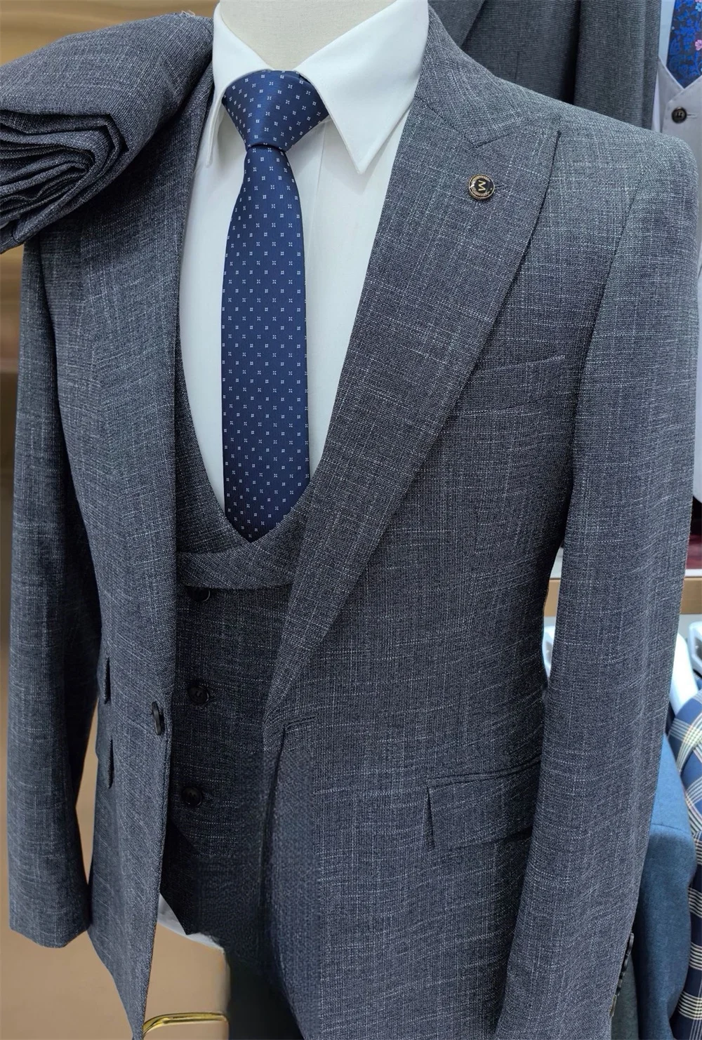 Formal Men Suit For plaid Classic office Suit 3PCS Wedding Suit Host Suit Contains Blazers Pants Vests Groom Groomsman
Formal Men Suit For plaid Classic office Suit 3PCS Wedding Suit Host Suit Contains Blazers Pants Vests Groom Groomsman