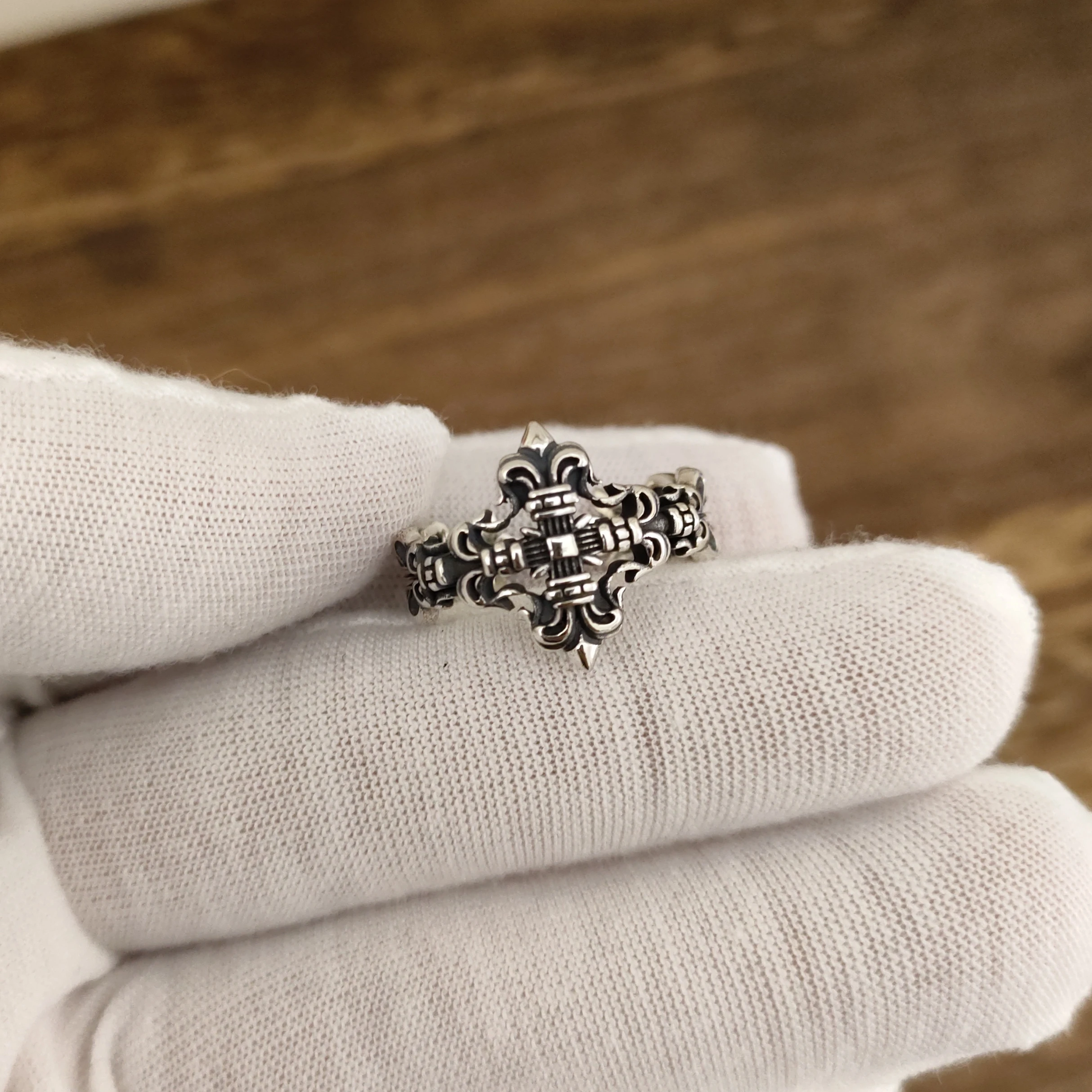 Trendy and trendy punk hip-hop Cross flame 925 sterling silver ring with vintage men's and women's open ring Party gifts
Trendy and trendy punk hip-hop Cross flame 925 sterling silver ring with vintage men's and women's open ring Party gifts