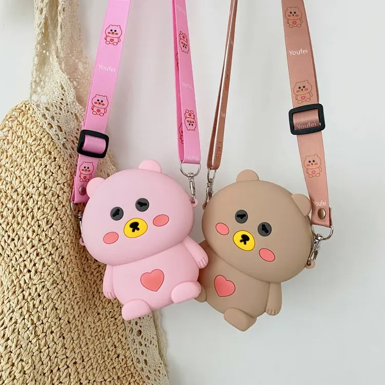 Новая Универсальная женская сумка из силикона цвета хаки икры розового медведя на молнии сумка-мессенджер через плечо
Новая Универсальная женская сумка из силикона цвета хаки икры розового медведя на молнии сумка-мессенджер через плечо