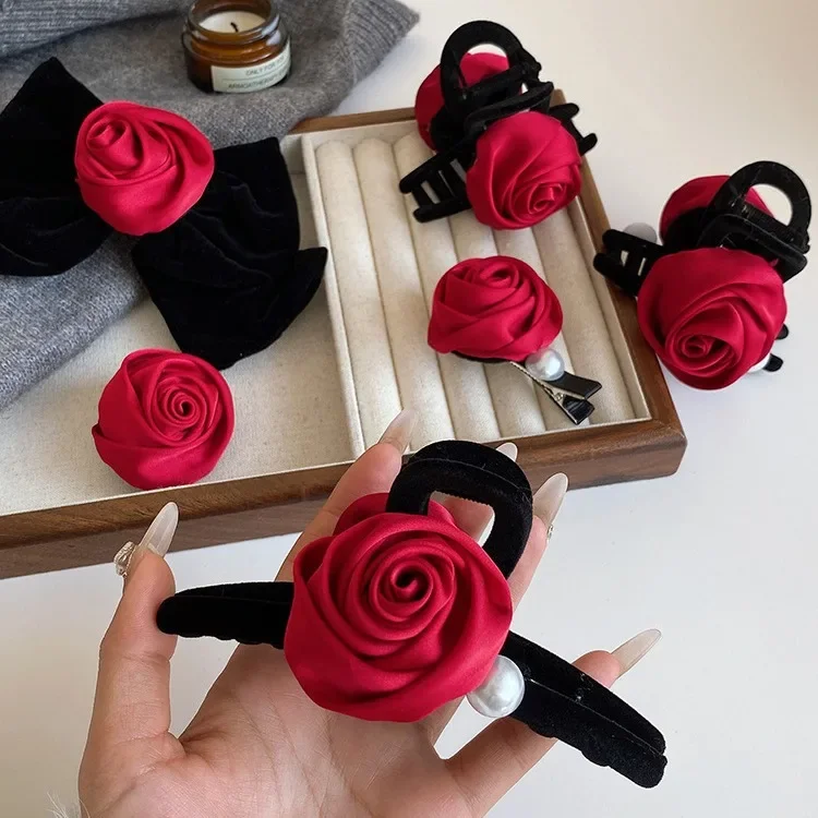 2024 Fashionable Retro New Pink Red Hairclip Rose Black Plush Hair Clip New Year's Festive Headwear Women Hair Accessories
2024 Fashionable Retro New Pink Red Hairclip Rose Black Plush Hair Clip New Year's Festive Headwear Women Hair Accessories