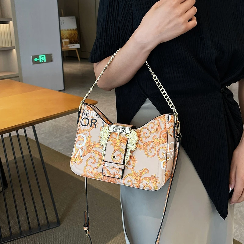 2023 New Famous Designer Chain Shoulder Messenger Bags High Quality Women Purse And Handbags Fashion Metal Portable Armpit Bag
2023 New Famous Designer Chain Shoulder Messenger Bags High Quality Women Purse And Handbags Fashion Metal Portable Armpit Bag
