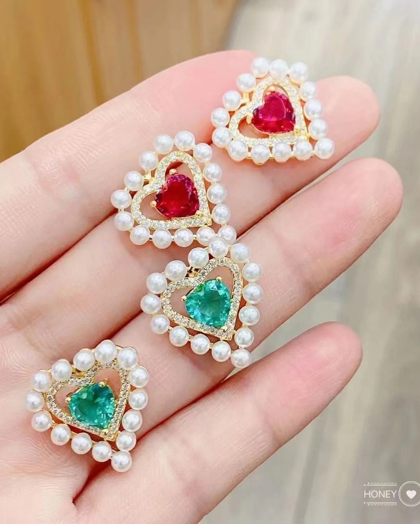 EYER 2022 New Arrival Elegant Pendant Charm Pearl Earrings Romantic Heart Colorful Cz Zircon Shine Crystal Dating Party Earrings
EYER 2022 New Arrival Elegant Pendant Charm Pearl Earrings Romantic Heart Colorful Cz Zircon Shine Crystal Dating Party Earrings