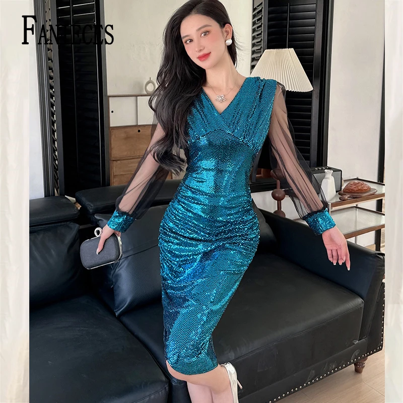 Женское вечернее платье-карандаш с блестками 
Женское вечернее платье-карандаш с блестками