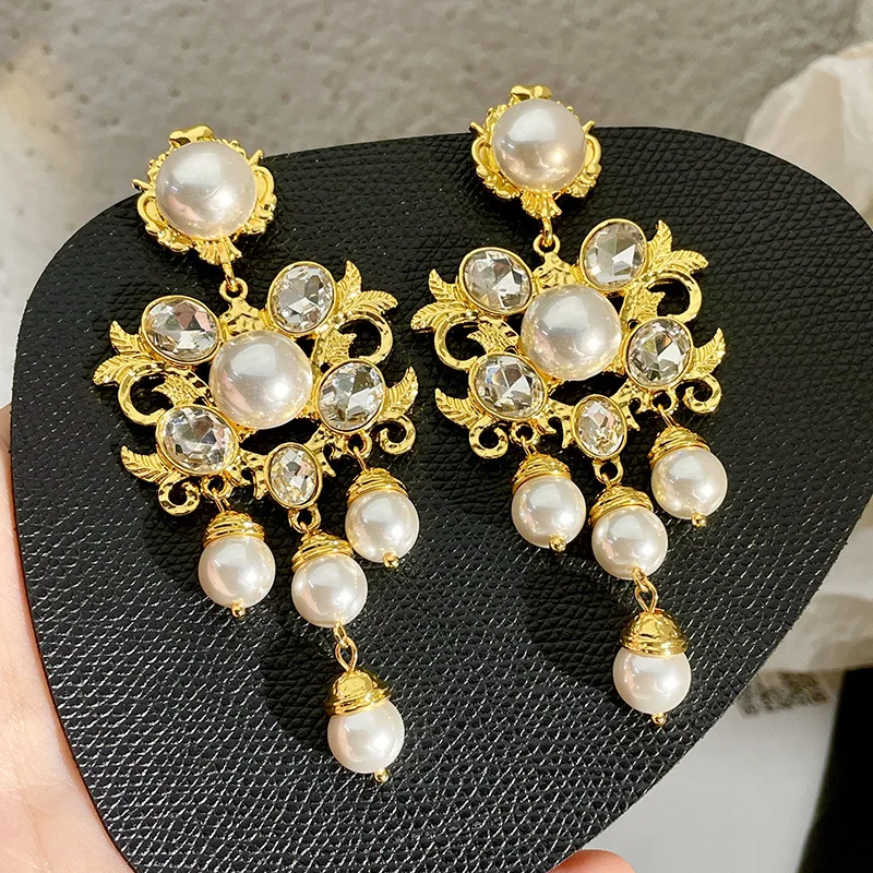 French Retro Light Luxury Court Style Fashion Baroque Pearl Crystal Fringe Pendant Stud Earrings Women's Jewelry
French Retro Light Luxury Court Style Fashion Baroque Pearl Crystal Fringe Pendant Stud Earrings Women's Jewelry
