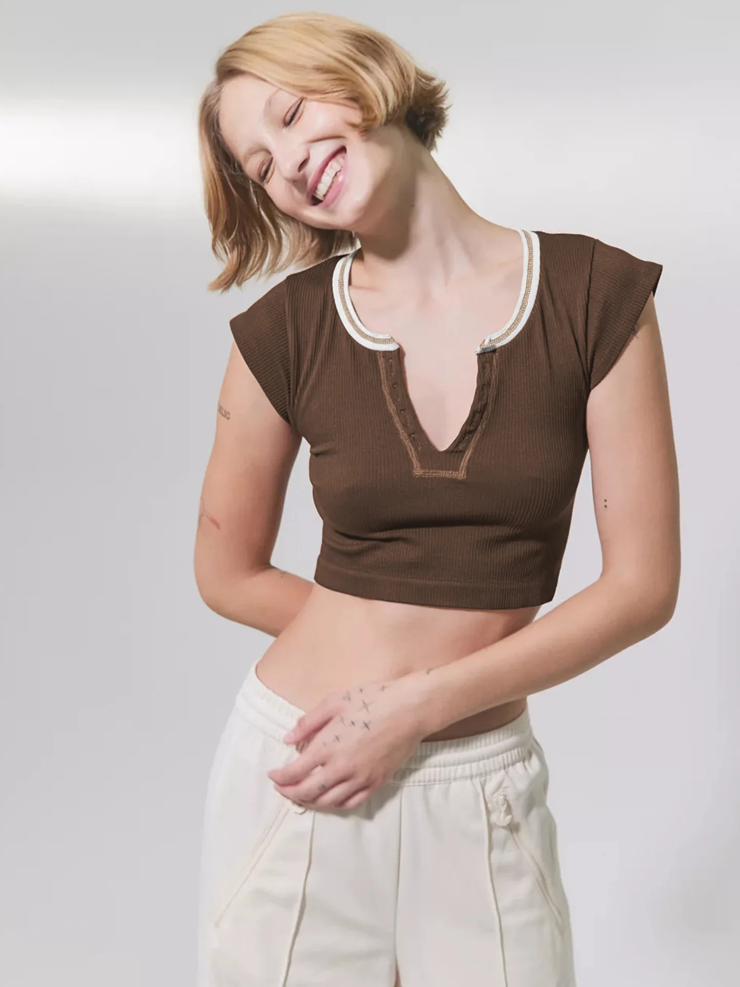 Soft Viscose Hot Tops For Women Knitted Sexy V-Neck Sleevelss Patchwork Streetwear White Crop Top Aesthetic Clothing Summer Sale
Soft Viscose Hot Tops For Women Knitted Sexy V-Neck Sleevelss Patchwork Streetwear White Crop Top Aesthetic Clothing Summer Sale